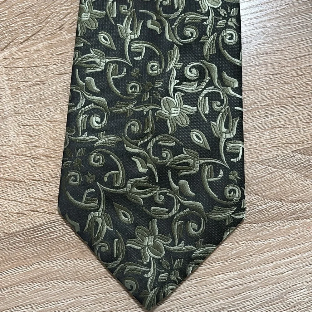 Brand Q Elegant Floral Patterned Tie